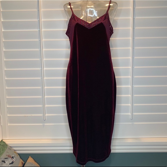 Relished Velvet Midi Dress - Picture 2 of 11